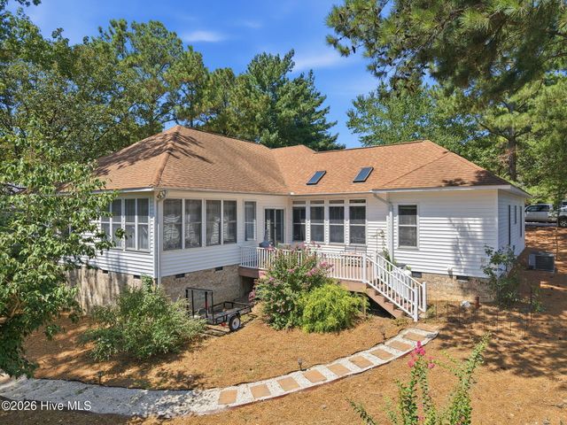 104 Fox Run Court, West End, NC 27376