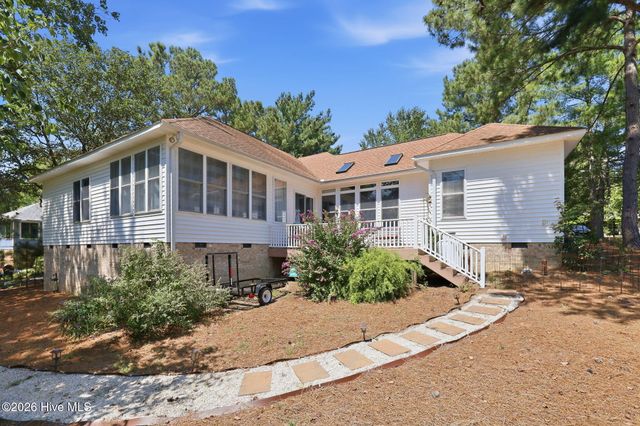 104 Fox Run Court, West End, NC 27376