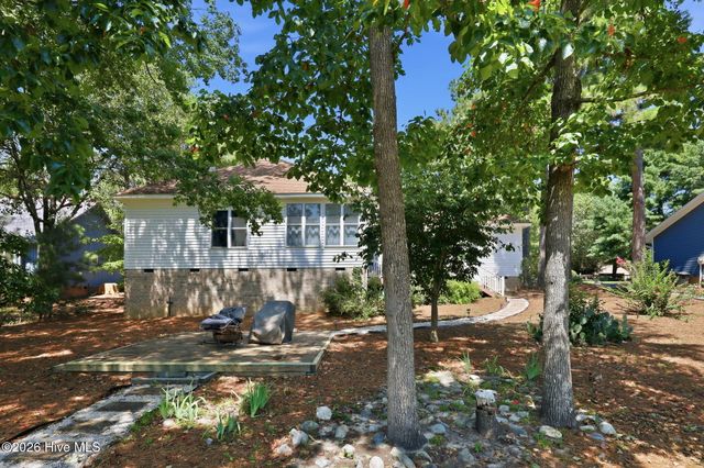 104 Fox Run Court, West End, NC 27376