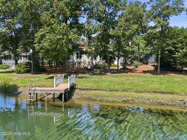 104 Fox Run Court, West End, NC 27376