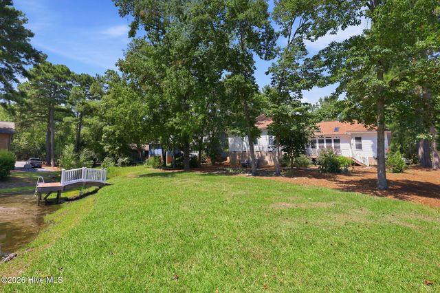 104 Fox Run Court, West End, NC 27376