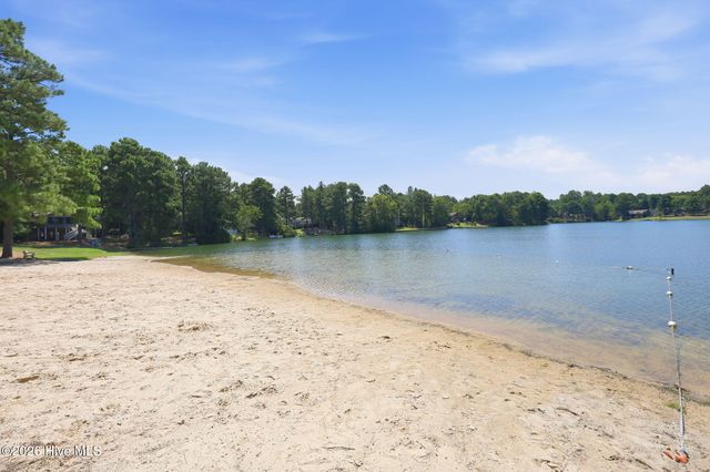 104 Fox Run Court, West End, NC 27376