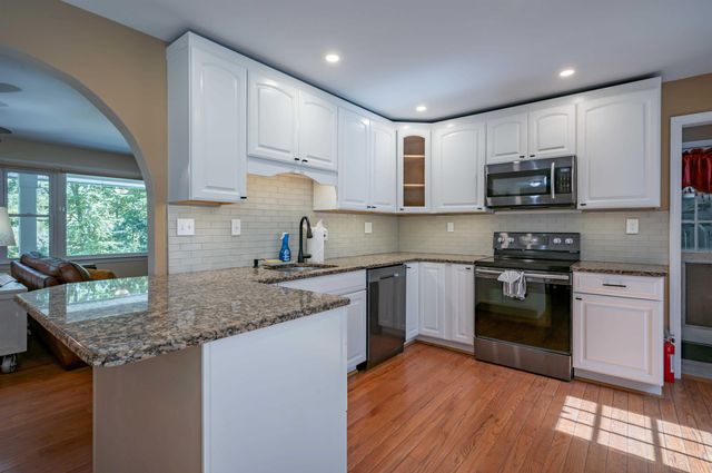 22 Roblin Road, Bedford, NH 03110