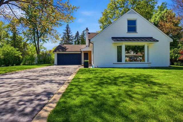 1917 E Cholo Lane, Mount Prospect, IL 60056