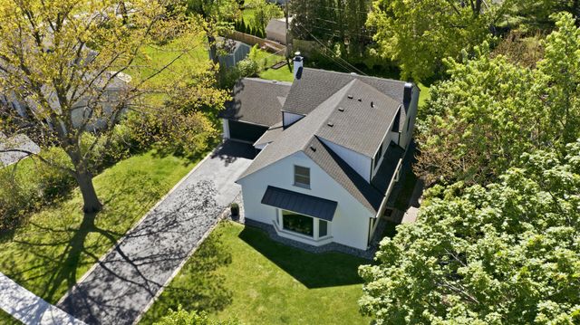 1917 E Cholo Lane, Mount Prospect, IL 60056