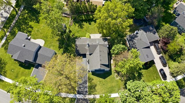 1917 E Cholo Lane, Mount Prospect, IL 60056