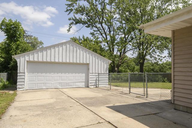 7016 N 86th STREET, Milwaukee, WI 53224