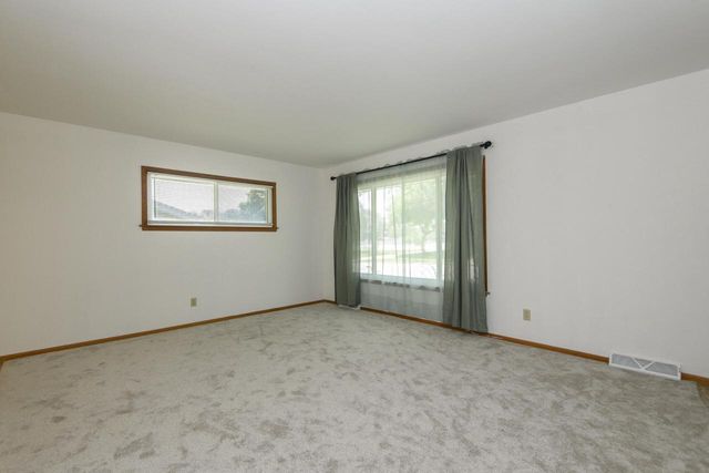 7016 N 86th STREET, Milwaukee, WI 53224