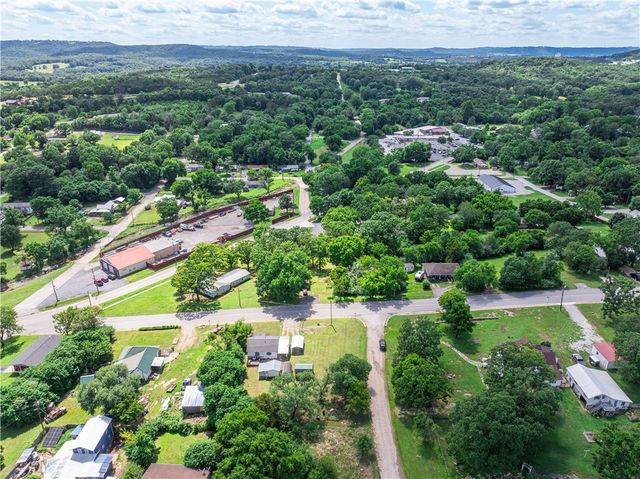 515 Broadway Avenue, Yellville, AR 72687