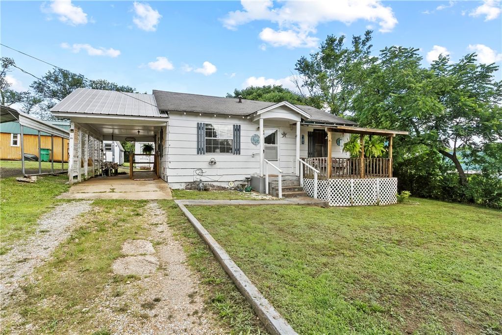 515 Broadway Avenue, Yellville, AR 72687