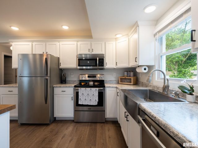 1000 OXFORD Avenue, Pekin, IL 61554