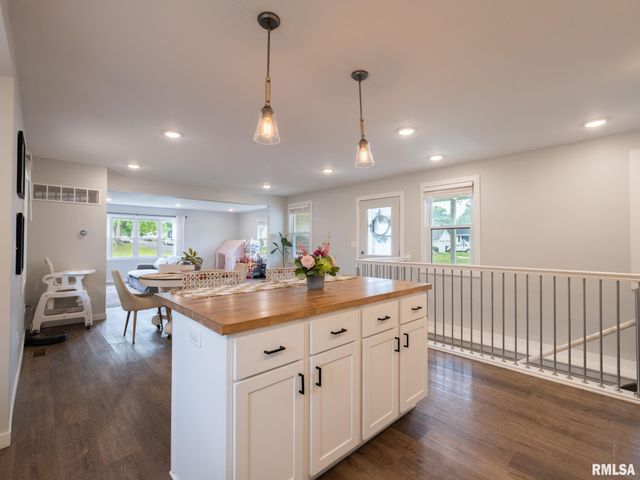 1000 OXFORD Avenue, Pekin, IL 61554