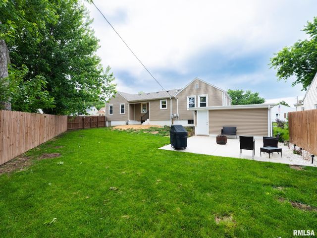 1000 OXFORD Avenue, Pekin, IL 61554
