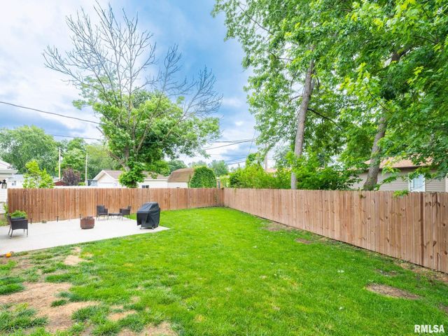 1000 OXFORD Avenue, Pekin, IL 61554