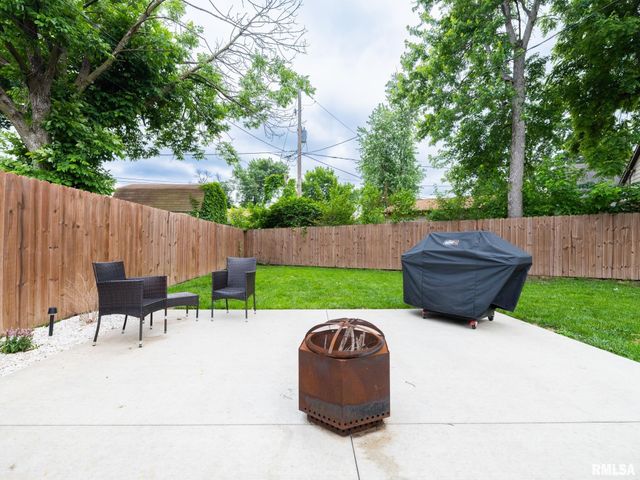 1000 OXFORD Avenue, Pekin, IL 61554