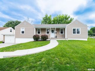 1000 OXFORD Avenue, Pekin, IL 61554