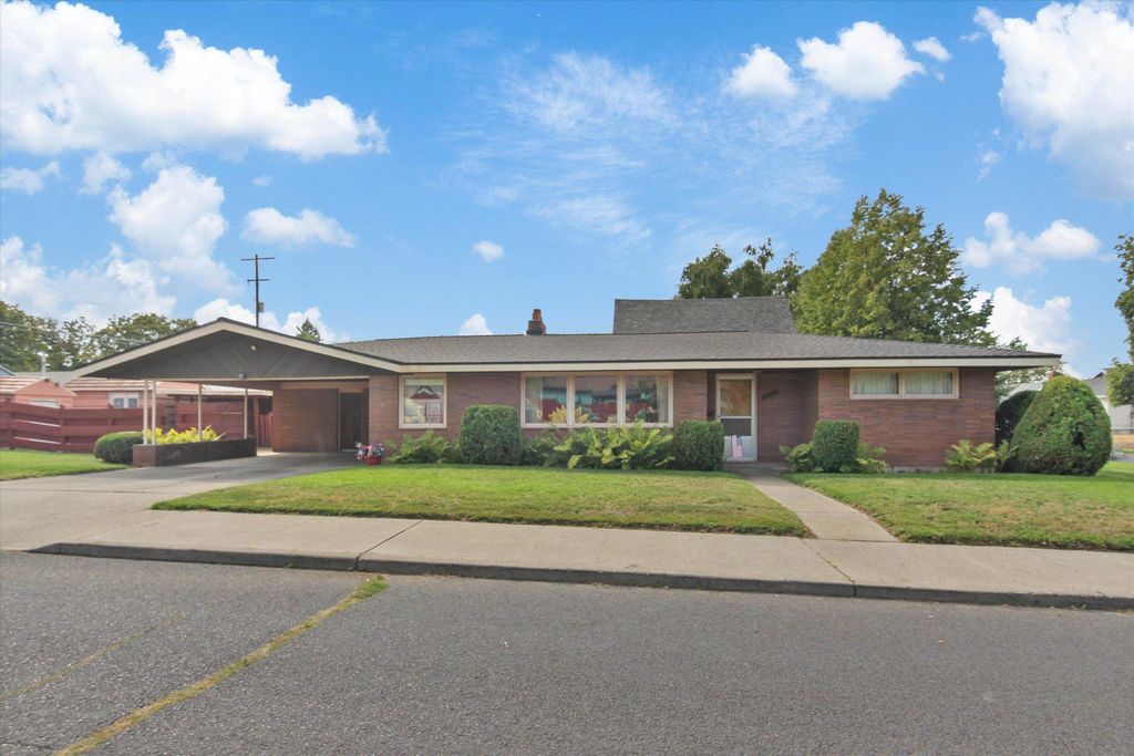4328 N Lincoln St, Spokane, WA 99205