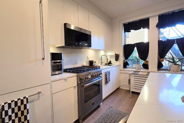 148-09 Northern Boulevard 2O, Flushing, NY 11354