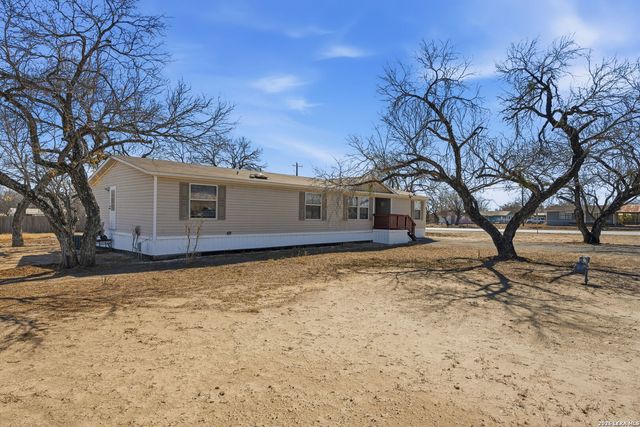 708 Mesquite, Jourdanton, TX 78026