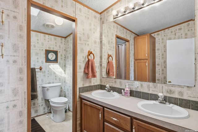 708 Mesquite, Jourdanton, TX 78026