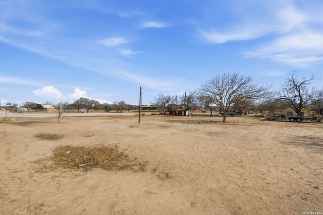 708 Mesquite, Jourdanton, TX 78026