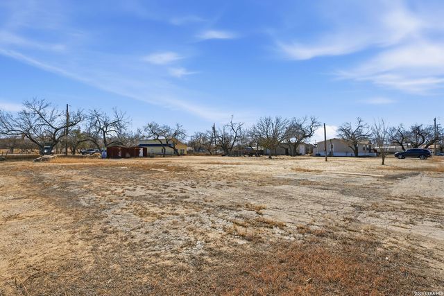 708 Mesquite, Jourdanton, TX 78026