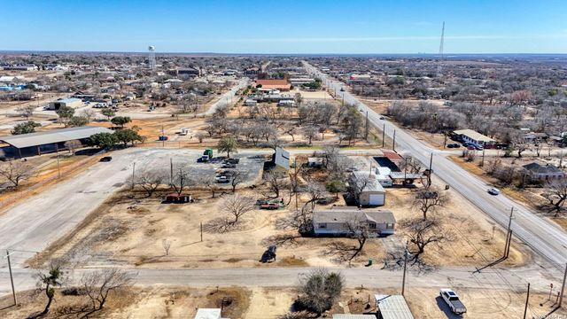 708 Mesquite, Jourdanton, TX 78026