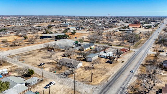 708 Mesquite, Jourdanton, TX 78026