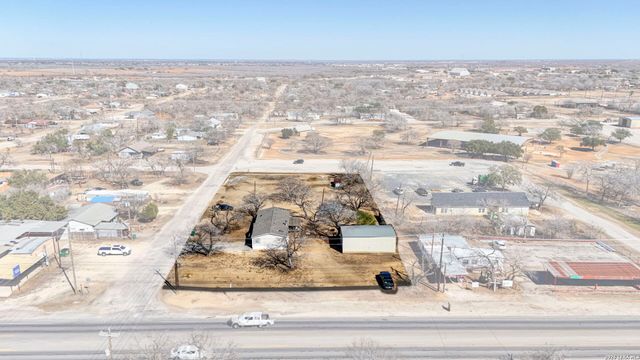 708 Mesquite, Jourdanton, TX 78026