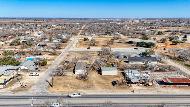 708 Mesquite, Jourdanton, TX 78026