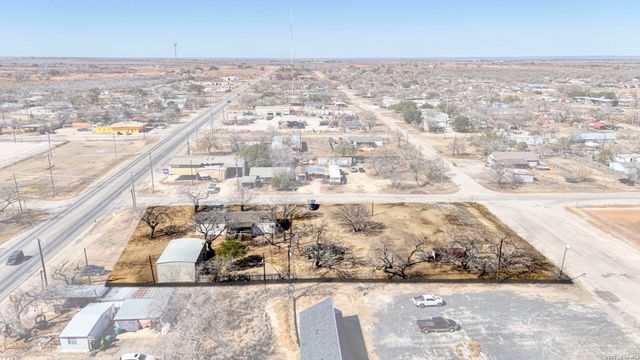 708 Mesquite, Jourdanton, TX 78026