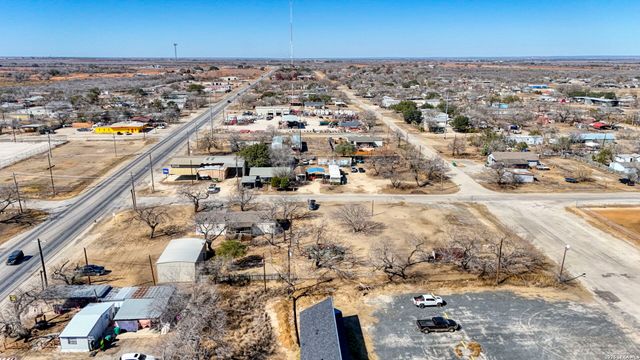 708 Mesquite, Jourdanton, TX 78026