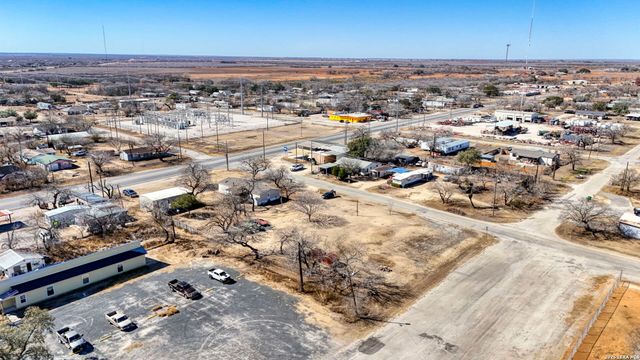 708 Mesquite, Jourdanton, TX 78026