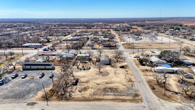 708 Mesquite, Jourdanton, TX 78026