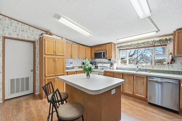 708 Mesquite, Jourdanton, TX 78026