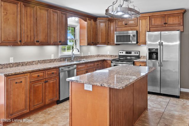 722 Old Bloomfield Rd, Bardstown, KY 40004