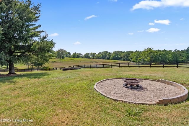 722 Old Bloomfield Rd, Bardstown, KY 40004