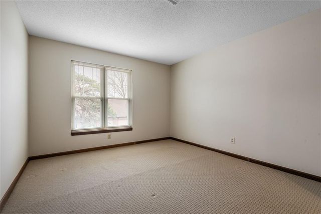 10128 W 86th Terrace, Overland Park, KS 66212