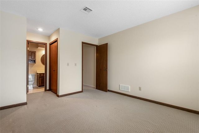 10128 W 86th Terrace, Overland Park, KS 66212