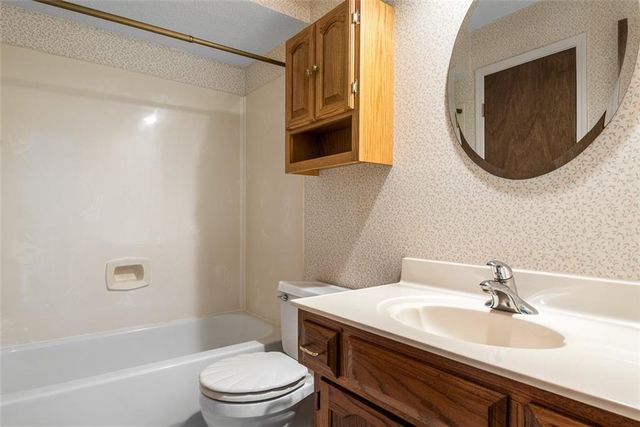 10128 W 86th Terrace, Overland Park, KS 66212