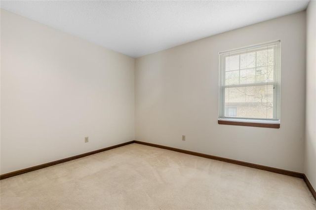 10128 W 86th Terrace, Overland Park, KS 66212