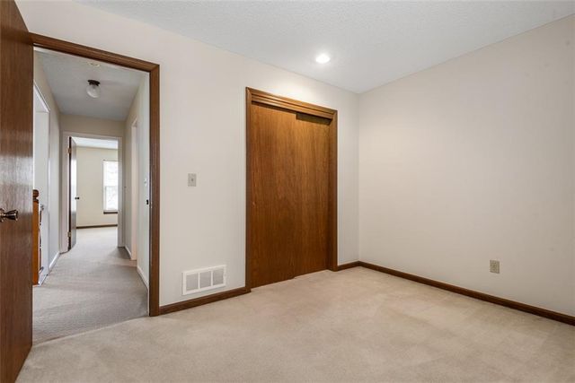 10128 W 86th Terrace, Overland Park, KS 66212