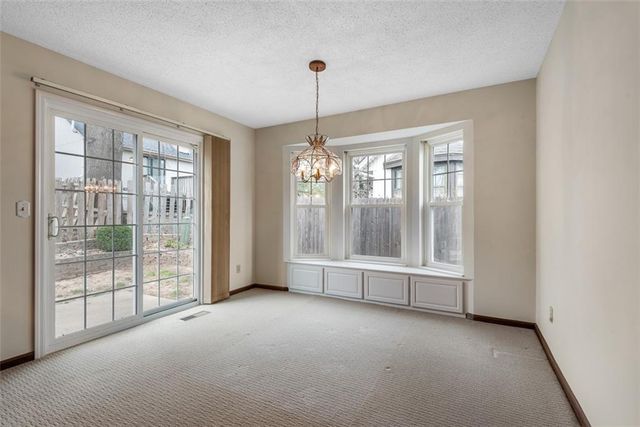 10128 W 86th Terrace, Overland Park, KS 66212