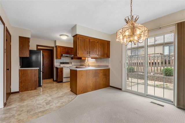 10128 W 86th Terrace, Overland Park, KS 66212