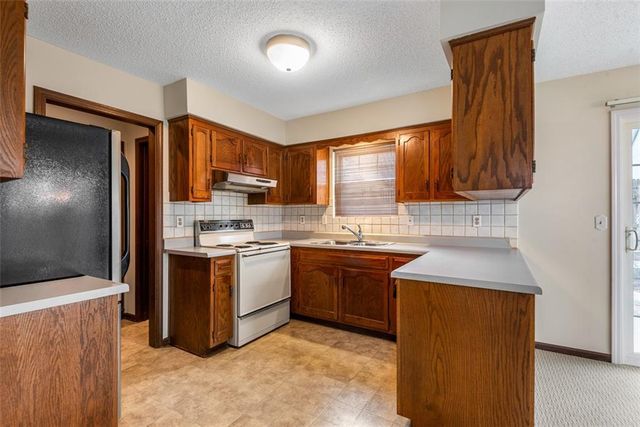 10128 W 86th Terrace, Overland Park, KS 66212