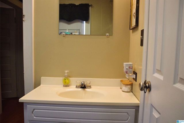 906 6TH AVENUE N, Clanton, AL 35045