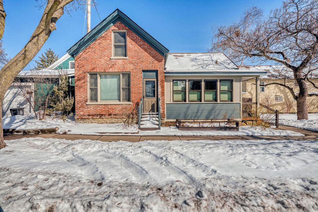 254 Western Avenue S, Saint Paul, MN 55102