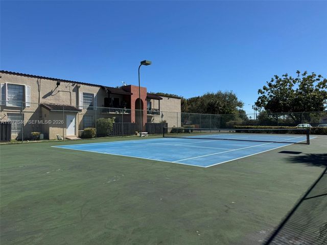 10836 N Kendall Dr V14, Miami, FL 33176