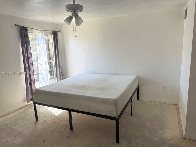 10836 N Kendall Dr V14, Miami, FL 33176