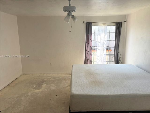 10836 N Kendall Dr V14, Miami, FL 33176